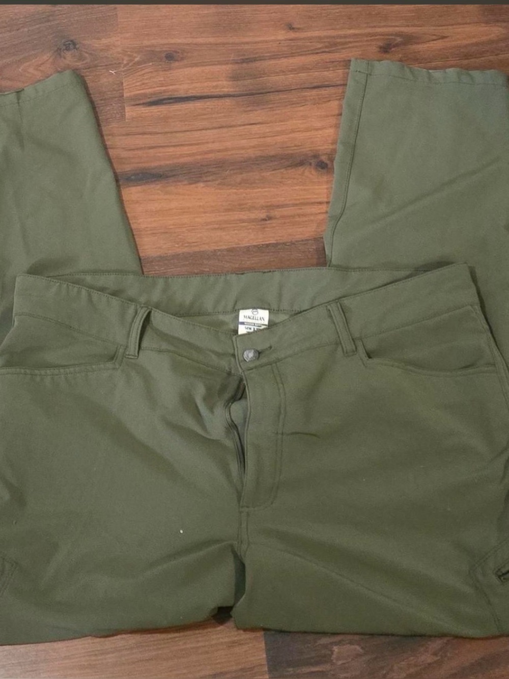 Magellan Outdoors olive green cargo pants size 38W x 30L Water Repel